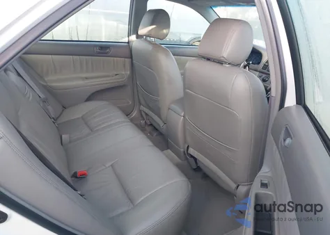 2003 Toyota Camry Le z USA, uszkodzony, nr VIN 4T1BE32K73U235532